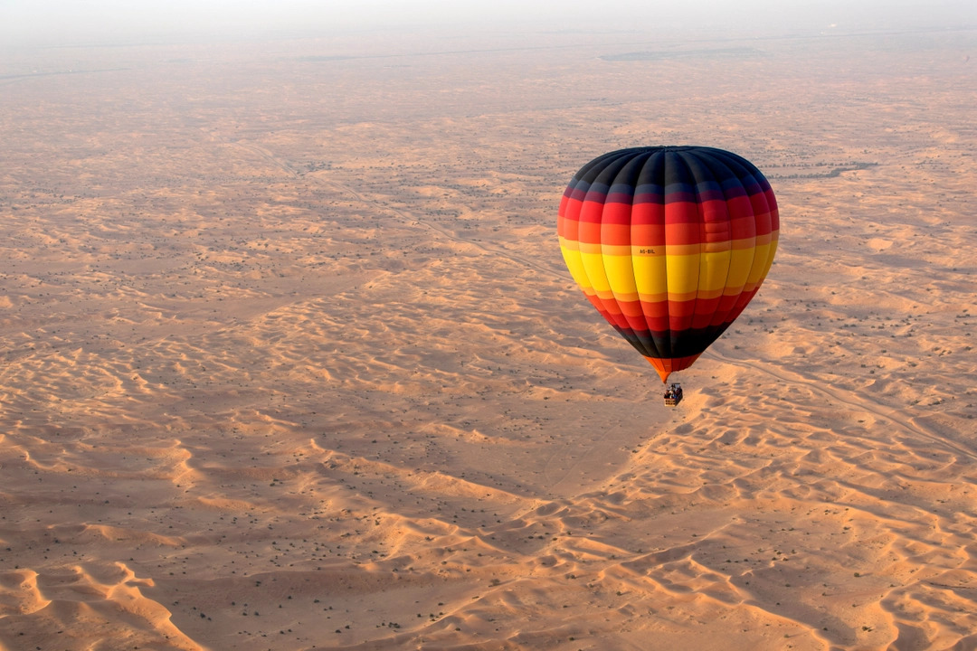 Dubai's Aerial Paradise: Warm Air Balloon Experience